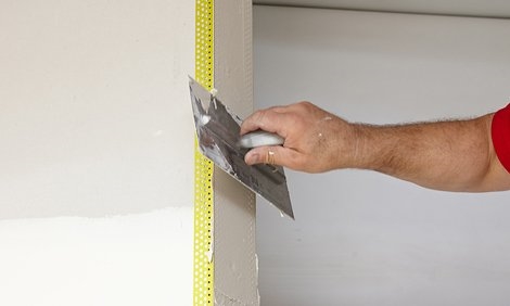 Hur man reparerar gipsflis på hörn, kanter och väggar