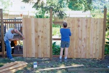 Hoe installeer je een Rot Board op een privacy hek?