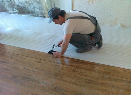 Berapa Lama yang Dibutuhkan untuk Lay Laminate Flooring?