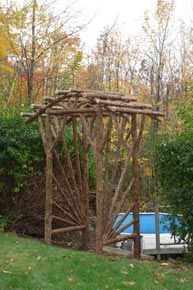 枝と手足から庭のアーバーを構築する方法