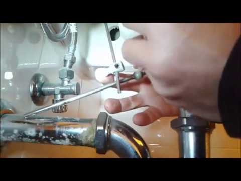 Come rimuovere un tappo del lavandino Kohler