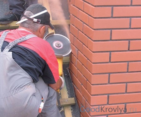 Как нанести герметик на крышу