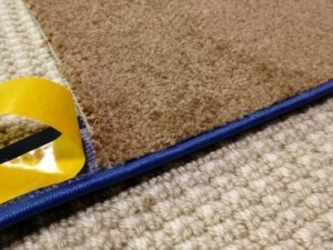 Какво лепило за поправяне на изтриващ се килим?