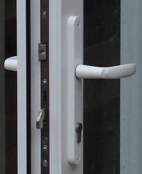 Come sostituire una chiave persa per una porta di casa