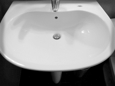 Hogyan javítsunk meg egy repedt fürdőszoba mosogatót
