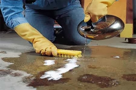 Hoe een watervlek van beton te verwijderen
