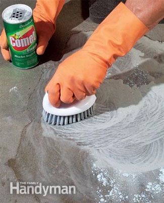 Jak usunąć plamę wodną z betonu