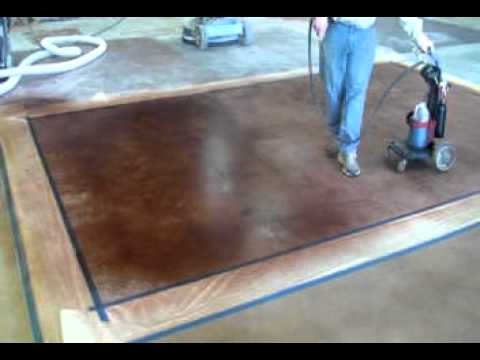 Hur man tar bort en vattenfläck från betong