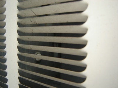 Чи добре тримати меблі над вентиляційними отворами?