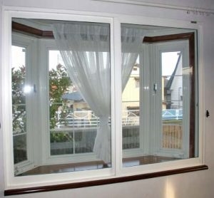 斜めの窓にカーテンを作る方法
