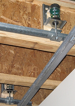 Hoe een plafond met houten lijsten te verlagen
