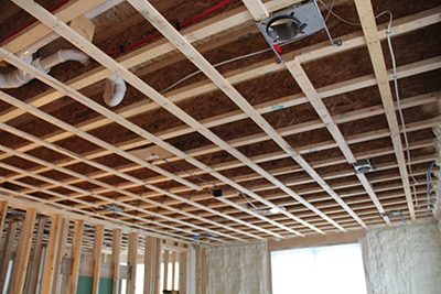 Ako znížiť strop s drevom