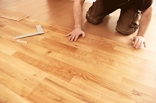 Cara Pasang Laminate Flooring di Dinding