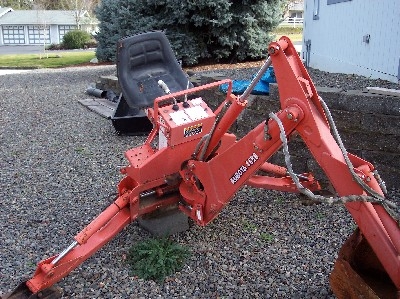 Specifikace traktorbagrů Kubota 4690