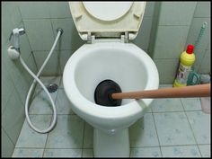 Doğal olarak bir tuvaleti temizlemek için sirke ve kabartma tozu nasıl kullanılır