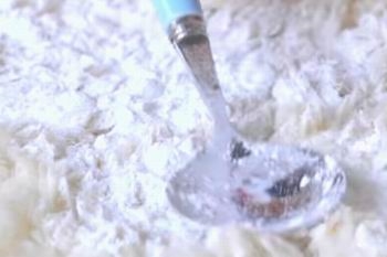 Cara Mengeringkan Karpet Basah Dengan Soda Kue