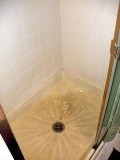 Cómo limpiar un piso de ducha con textura