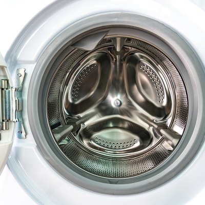 Kun je de wasmachine en droger tegelijkertijd gebruiken met een stapelbare frigidaire?