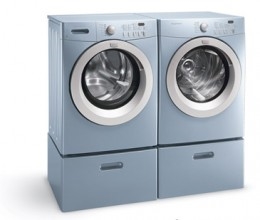 Puteți utiliza mașina de spălat și uscătorul în același timp cu un Frigidaire stivuitor?
