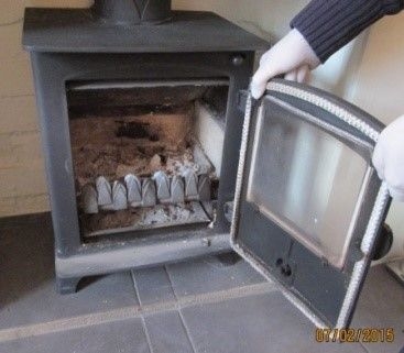Como remover uma placa defletora de um aquecedor de madeira