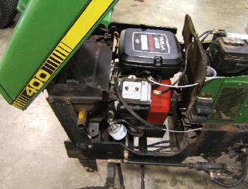 Befüllen eines Cub Cadet Hydro Home-Traktors mit Hydraulikflüssigkeit