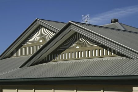 Berapa biaya untuk mengganti atap logam di gudang?