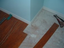 Jak snížit laminátovou podlahu, která je již nainstalována