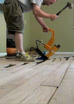 Τι μεγέθη καρφιά για 3/4 ξύλινο πάτωμα;