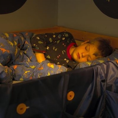 Cara Menyangkutkan Tempat Tidur Loteng ke Dinding