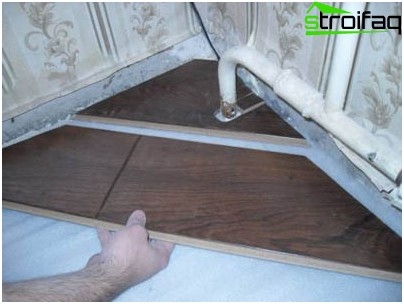 Hogyan kell laminált padlót átlósan fektetni