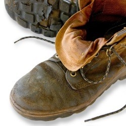 Jak odstranit naftu z kožených bot