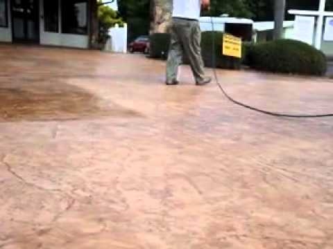 Kaip pašalinti aliejines dėmes iš užpildyto betono