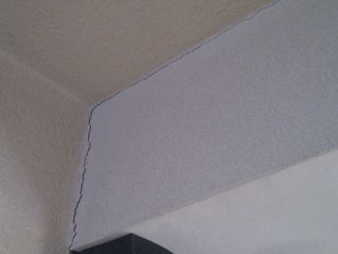 Hoe een verlaagd plafond te repareren