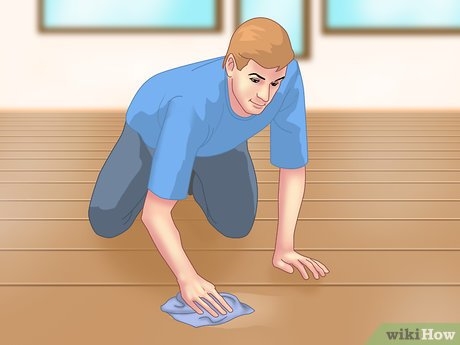 Hoe krassen te verwijderen van de houten vloer van polyurethaan