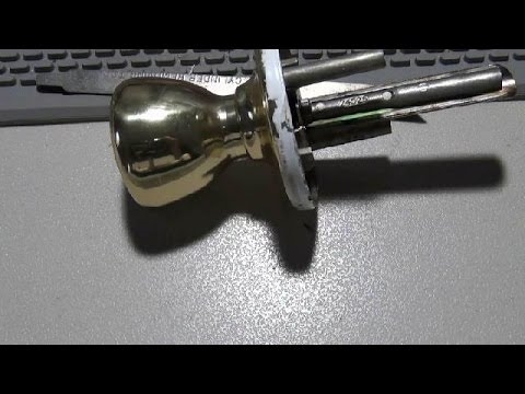 Hoe een Kwikset deurknop te verwijderen