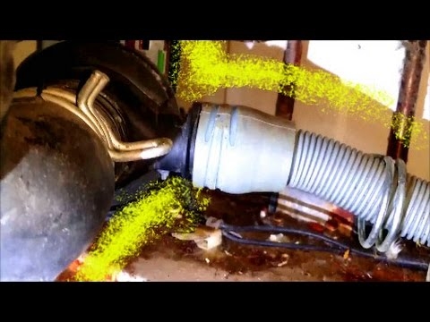 Come aggiungere acqua distillata alle batterie della pompa di scarico