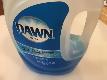 Abflüsse mit Dawn Detergent reinigen