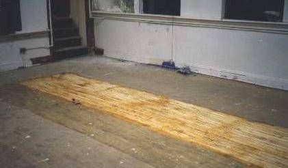 Teppichkleber von Holztreppen entfernen
