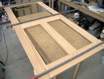 Kako izgraditi vrata od drva za zaslon