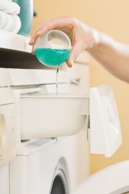 Hvordan vaske en dusjforingsfôr i vaskemaskinen
