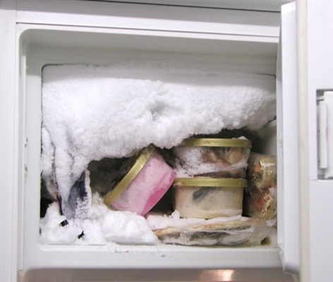 Cómo descongelar un congelador que está congelado