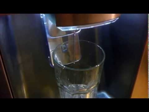 A hűtőszekrény víz adagolója nem hagyja abba a szivárogást
