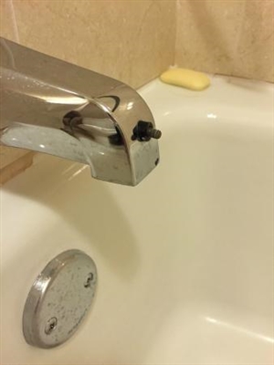 Cum să porniți un duș care are trei butoane