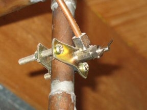 Comment colmater les fuites d'épingle dans les conduites d'eau en cuivre