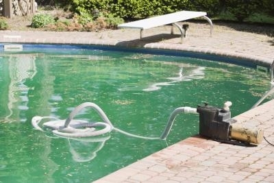 Cum se folosește sulfat de aluminiu într-o piscină