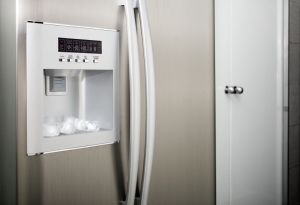 Comment réinitialiser la machine à glaçons sur un réfrigérateur GE côte à côte