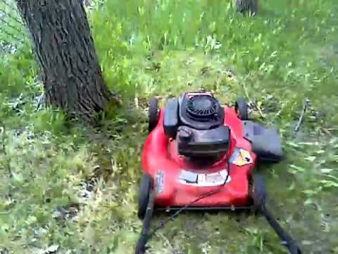 Como colocar gás em um cortador de grama