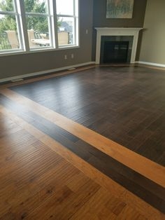 방마다 방마다 두 개의 다른 색 나무 바닥재를 가질 수 있습니까?