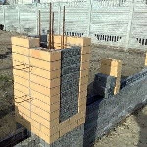 Как сделать бетонные столбы забора