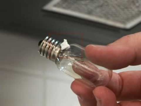 Como substituir a lâmpada em um microondas Samsung
